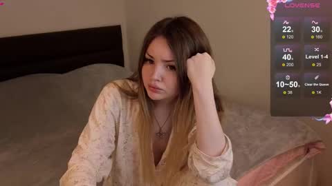 Snapshot of lora_amber chatting on 10.13.25 Lora online show from 10.13.25