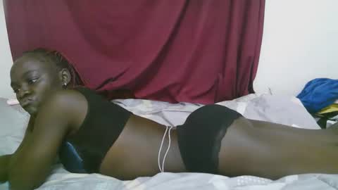 Snapshot of lora_amor chatting on 09.18.25 lora_amor online show from 09.18.25