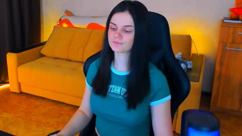 Snapshot of lora_cain chatting on 01.15.25 Lora Cain online show from 01.15.25