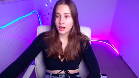 Snapshot of lora_kisses chatting on 10.20.25 Lora online show from 10.20.25