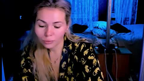 Lora online show from 10.27.25