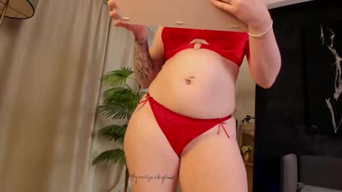 LoraIvone online show from 03.17.26