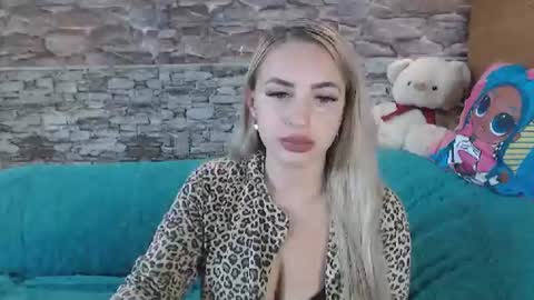 Queen LoraSinClare online show from 10.09.25