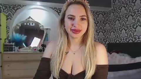 Queen LoraSinClare online show from 02.10.26