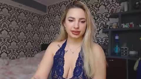 Queen LoraSinClare online show from 03.02.26