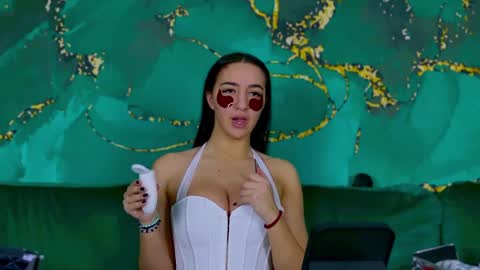 Snapshot of lorawarnner chatting on 01.19.25 Miss online show from 01.19.25
