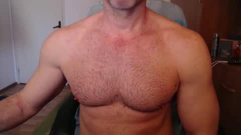 Snapshot of lordofyourdesires chatting on 01.05.25 A online show from 01.05.25