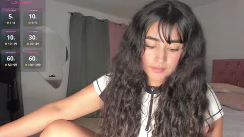 Snapshot of lore_rey chatting on 01.11.25 lore_rey online show from 01.11.25