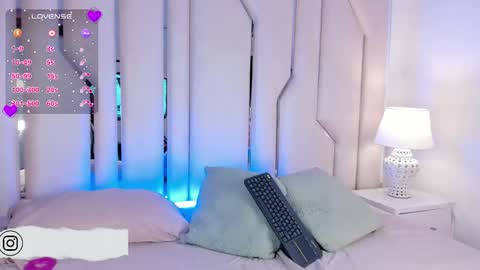  Loreana  online show from 09.25.25