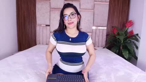 Snapshot of lorein_dim chatting on 10.15.25  Lorein  online show from 10.15.25