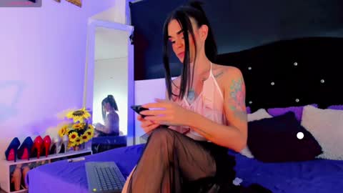 lesly lorena online show from 12.25.24