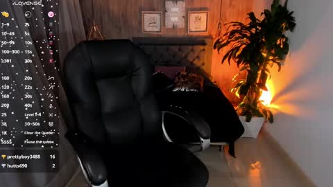 Snapshot of lorena_vieira_ chatting on 12.05.24 Lorena Vieira online show from 12.05.24
