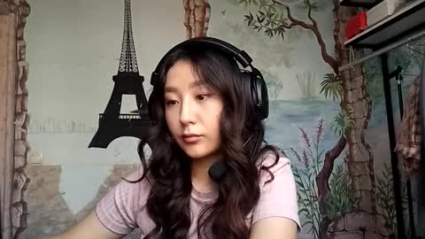 Snapshot of lorenelanosa chatting on 12.01.25 Sofia online show from 12.01.25