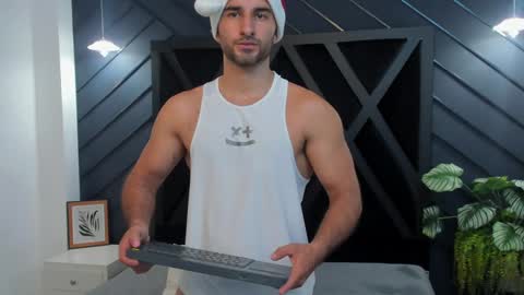  L O R E N Z O  Thumbs Up help  online show from 12.16.24