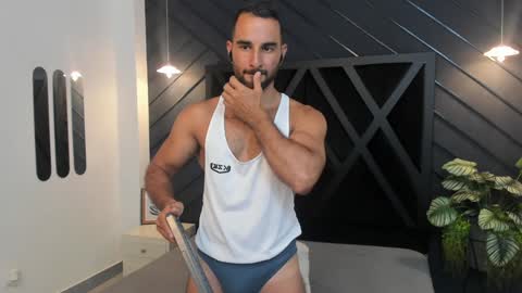  L O R E N Z O  Thumbs Up help  online show from 01.07.25
