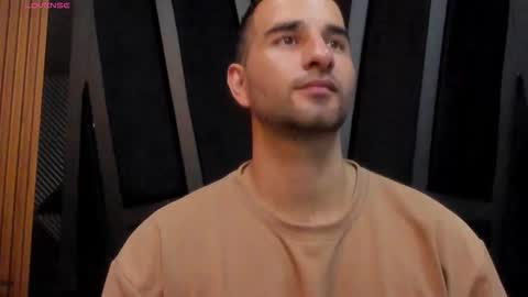 Snapshot of lorenzo_walker_ chatting on 11.10.25 L O R E N Z O Thumbs Up help online show from 11.10.25