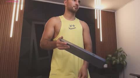 Snapshot of lorenzo_walker_ chatting on 01.14.26 L O R E N Z O Thumbs Up help online show from 01.14.26