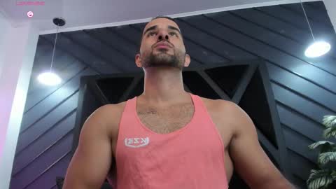 Snapshot of lorenzo_walker_ chatting on 01.18.26 L O R E N Z O Thumbs Up help online show from 01.18.26