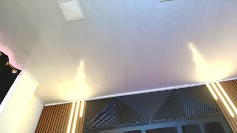 Snapshot of lorenzo_walker_ chatting on 02.12.26 L O R E N Z O Thumbs Up help online show from 02.12.26