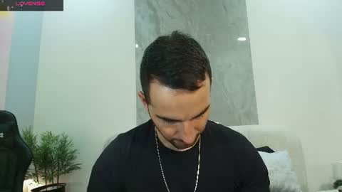 Snapshot of lorenzo_walker_ chatting on 06.26.26 L O R E N Z O Thumbs Up help online show from 06.26.26