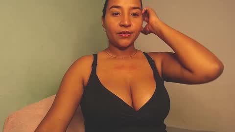 Snapshot of loretta_ chatting on 01.19.25 Loretta Gmez online show from 01.19.25