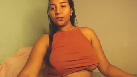 Snapshot of loretta_ chatting on 01.20.25 Loretta Gmez online show from 01.20.25