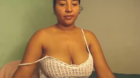 Snapshot of loretta_ chatting on 01.23.25 Loretta Gmez online show from 01.23.25