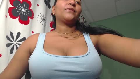 Snapshot of loretta_ chatting on 01.29.25 Loretta Gmez online show from 01.29.25