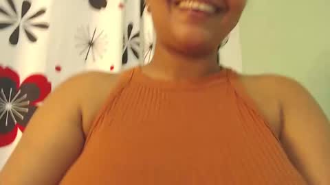 Snapshot of loretta_ chatting on 02.14.25 Loretta Gmez online show from 02.14.25