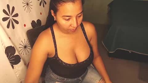 Snapshot of loretta_ chatting on 02.17.25 Loretta Gmez online show from 02.17.25