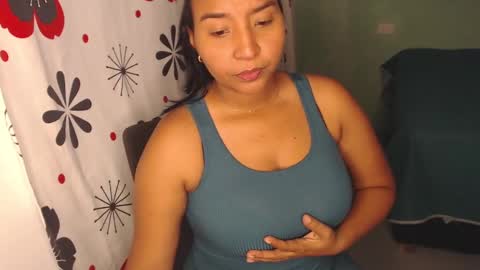 Snapshot of loretta_ chatting on 02.17.25 Loretta Gmez online show from 02.17.25