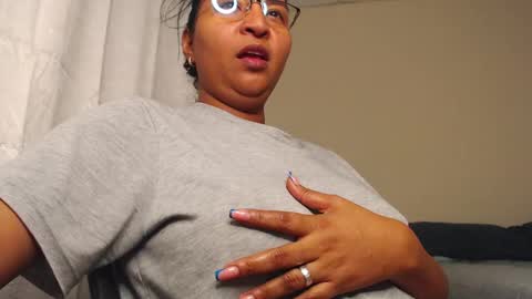 Snapshot of loretta_ chatting on 03.06.25 Loretta Gmez online show from 03.06.25