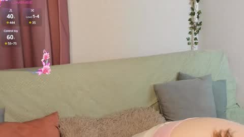 Snapshot of lorettacarnley chatting on 12.20.24 Alice online show from 12.20.24