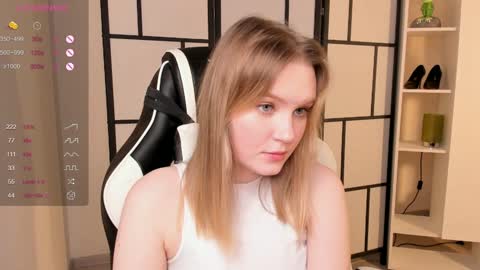 Snapshot of lorettacarnley chatting on 02.02.25 Alice online show from 02.02.25