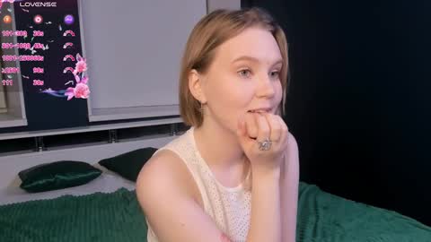 Snapshot of lorettacarnley chatting on 02.09.25 Alice online show from 02.09.25