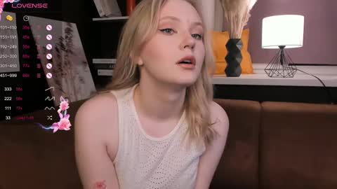 Snapshot of lorettacarnley chatting on 03.04.25 Alice online show from 03.04.25