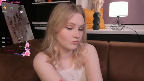 Snapshot of lorettacarnley chatting on 03.04.25 Alice online show from 03.04.25