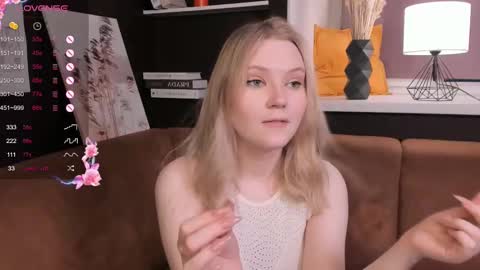 Snapshot of lorettacarnley chatting on 03.05.25 Alice online show from 03.05.25