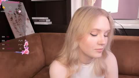 Snapshot of lorettacarnley chatting on 03.06.25 Alice online show from 03.06.25