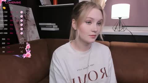Snapshot of lorettacarnley chatting on 03.11.25 Alice online show from 03.11.25