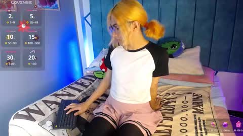 Snapshot of lorettmatthew chatting on 10.23.25 LorettMatthew online show from 10.23.25