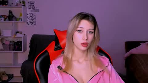 Lori online show from 10.07.25