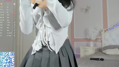 Snapshot of lornaelin chatting on 02.11.25 Dia 700-1630Rose 1900-430UTC1 online show from 02.11.25