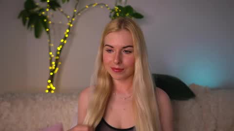 Lorrie online show from 04.10.26