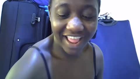 Snapshot of lotty_lavilla chatting on 10.20.25 lotty_lavilla online show from 10.20.25