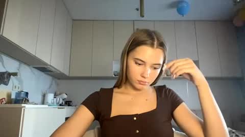 Snapshot of louannkorth chatting on 05.19.26 Bella online show from 05.19.26