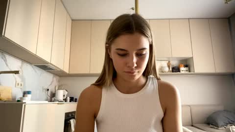 Snapshot of louannkorth chatting on 06.03.26 Bella online show from 06.03.26