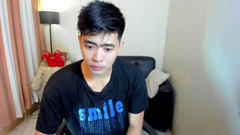 Snapshot of louie_cute_asian chatting on 02.02.25 Kylie online show from 02.02.25