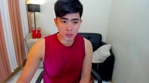 Snapshot of louie_cute_asian chatting on 02.06.25 Kylie online show from 02.06.25