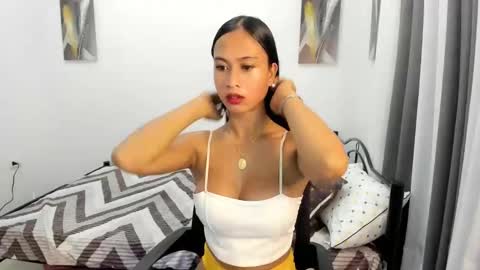 Snapshot of louie_cute_asian chatting on 02.17.25 Kylie online show from 02.17.25